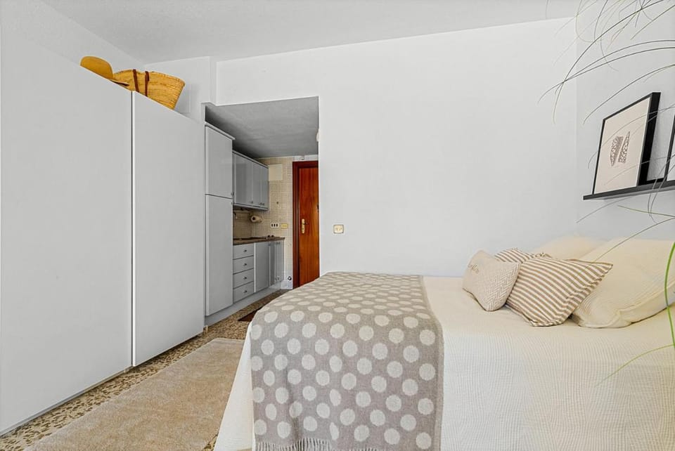 Bed, Kitchen or kitchenette, Photo of the whole room, Bedroom, wardrobe