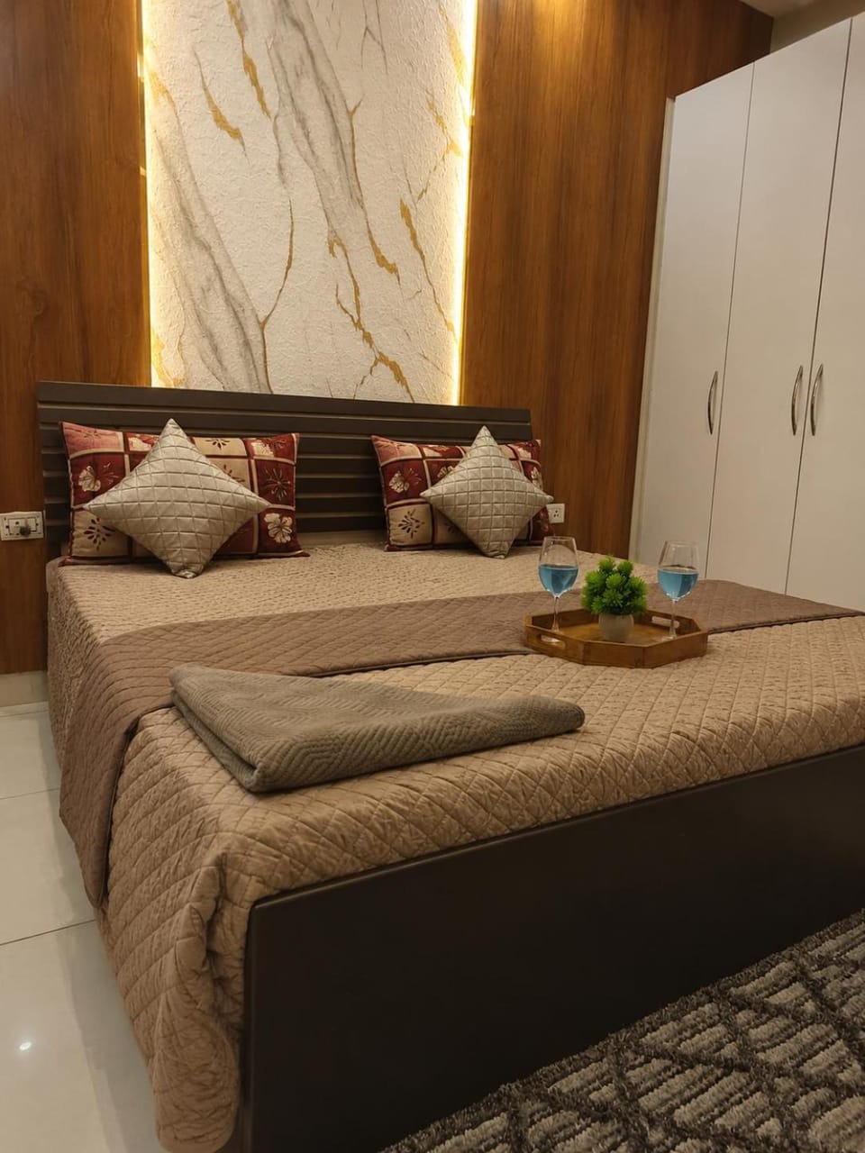Darshana Studios - Fully Furnished Apartment in Noida
