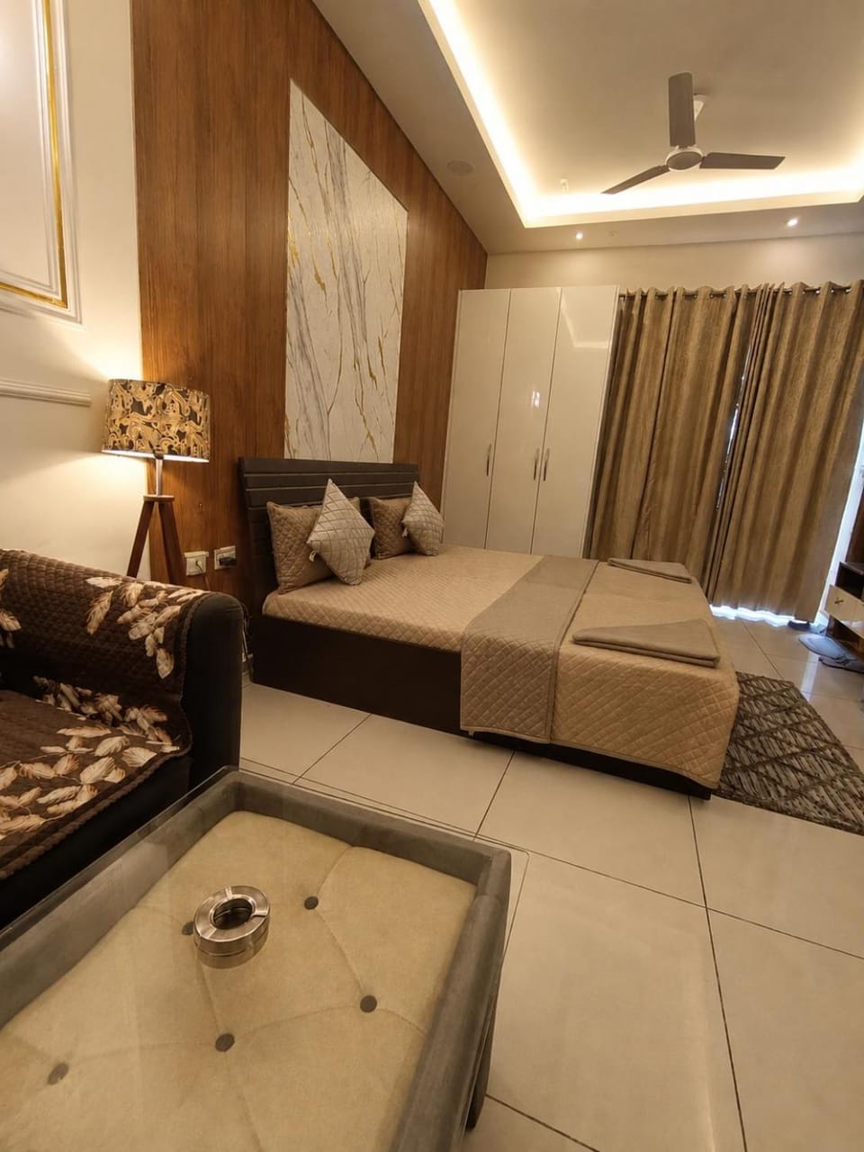 Darshana Studios - Fully Furnished Apartment in Noida