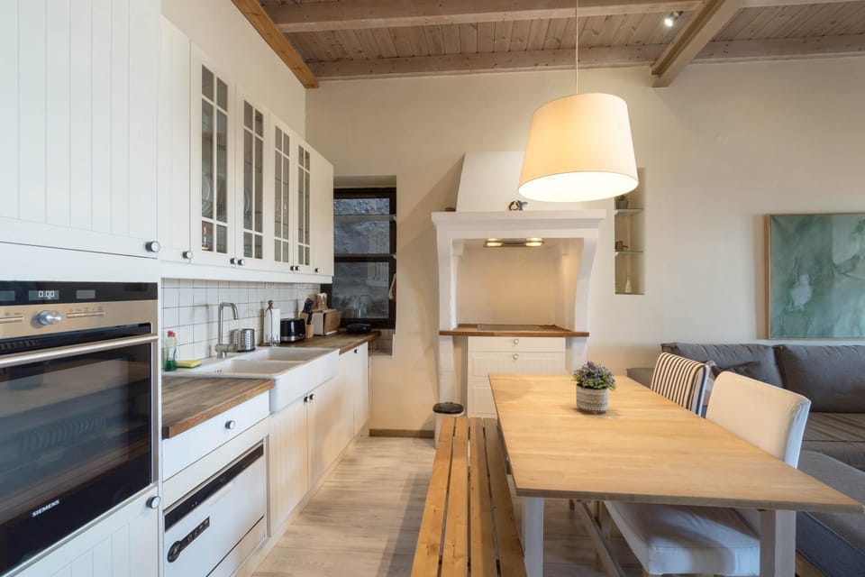 Kitchen or kitchenette, Dining area, dishwasher