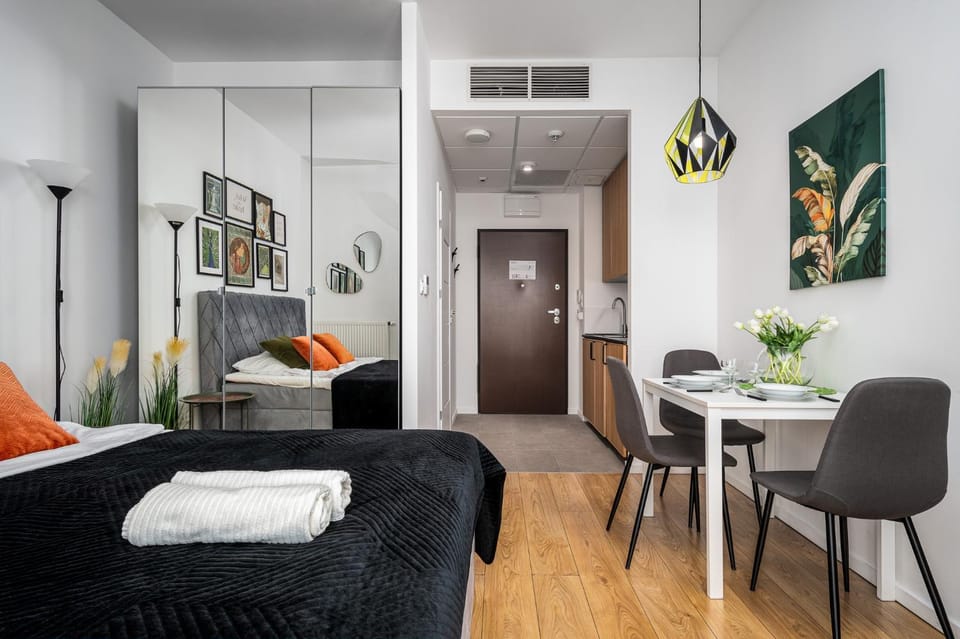 Bed, Dining area, Bedroom, air conditioner