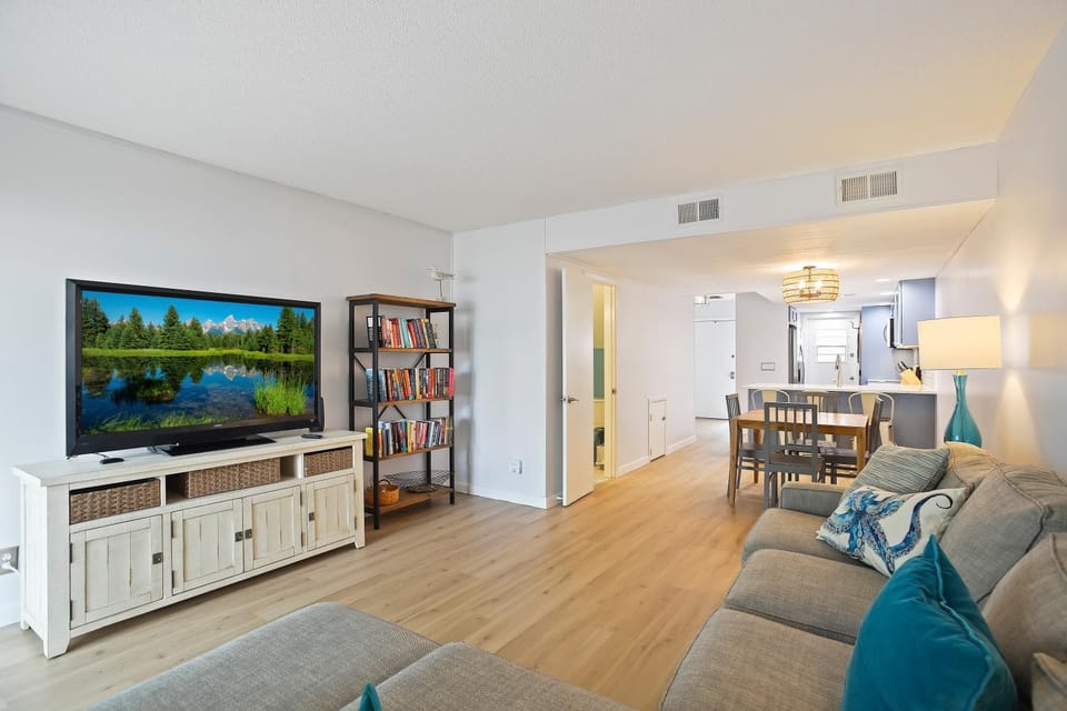 King Bed Master BR Queen Guest Room Sleeper Sofa Bikes & Beach Gear included House in South Forest Beach