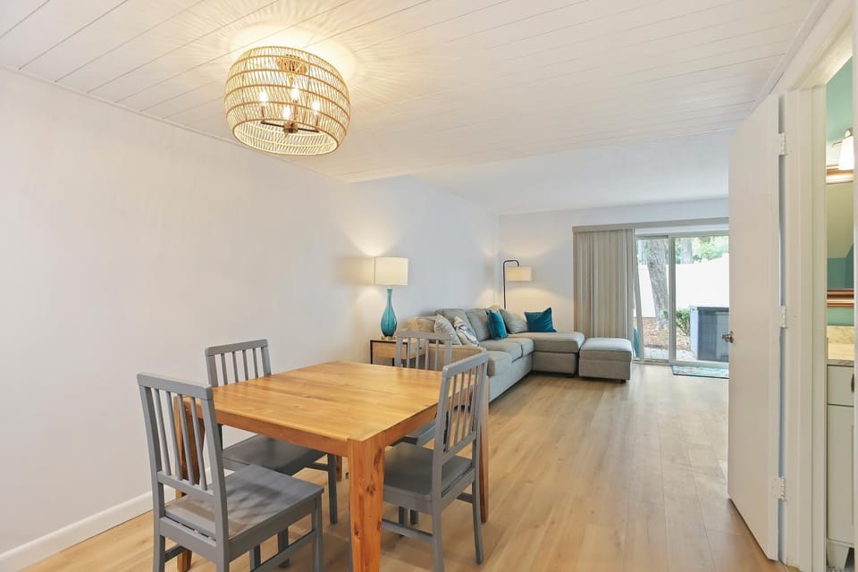 King Bed Master BR Queen Guest Room Sleeper Sofa Bikes & Beach Gear included House in South Forest Beach
