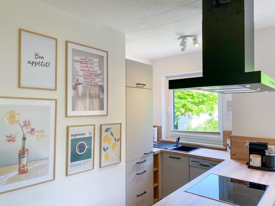 Kitchen or kitchenette, pet friendly, stove