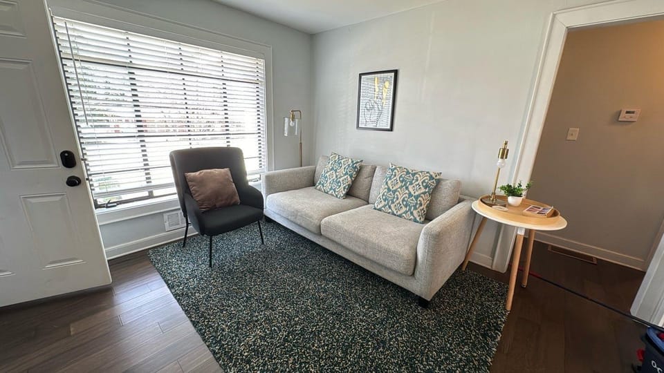 Artsy West End Retreat | Auto 5% / 10% Off House in Atlanta