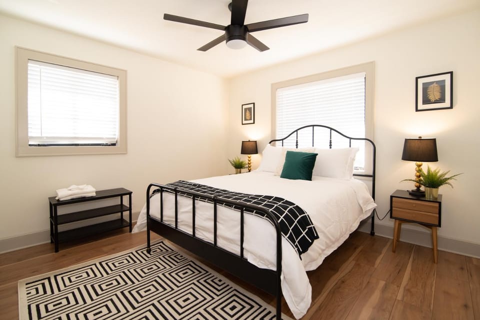 Modern 2BR Stay In Historic West End Near Downtown House in Atlanta