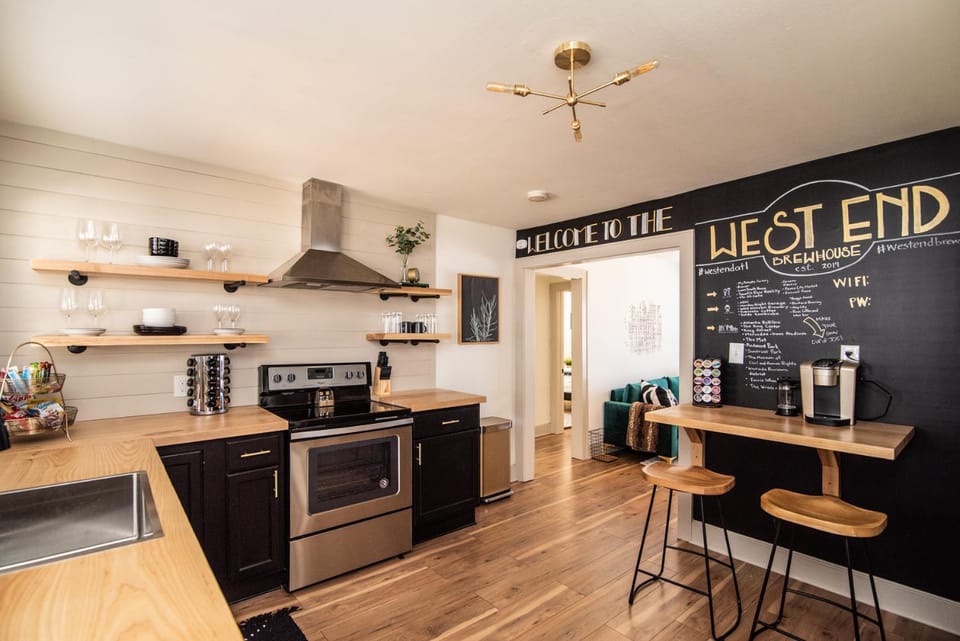 Modern 2BR Stay In Historic West End Near Downtown House in Atlanta