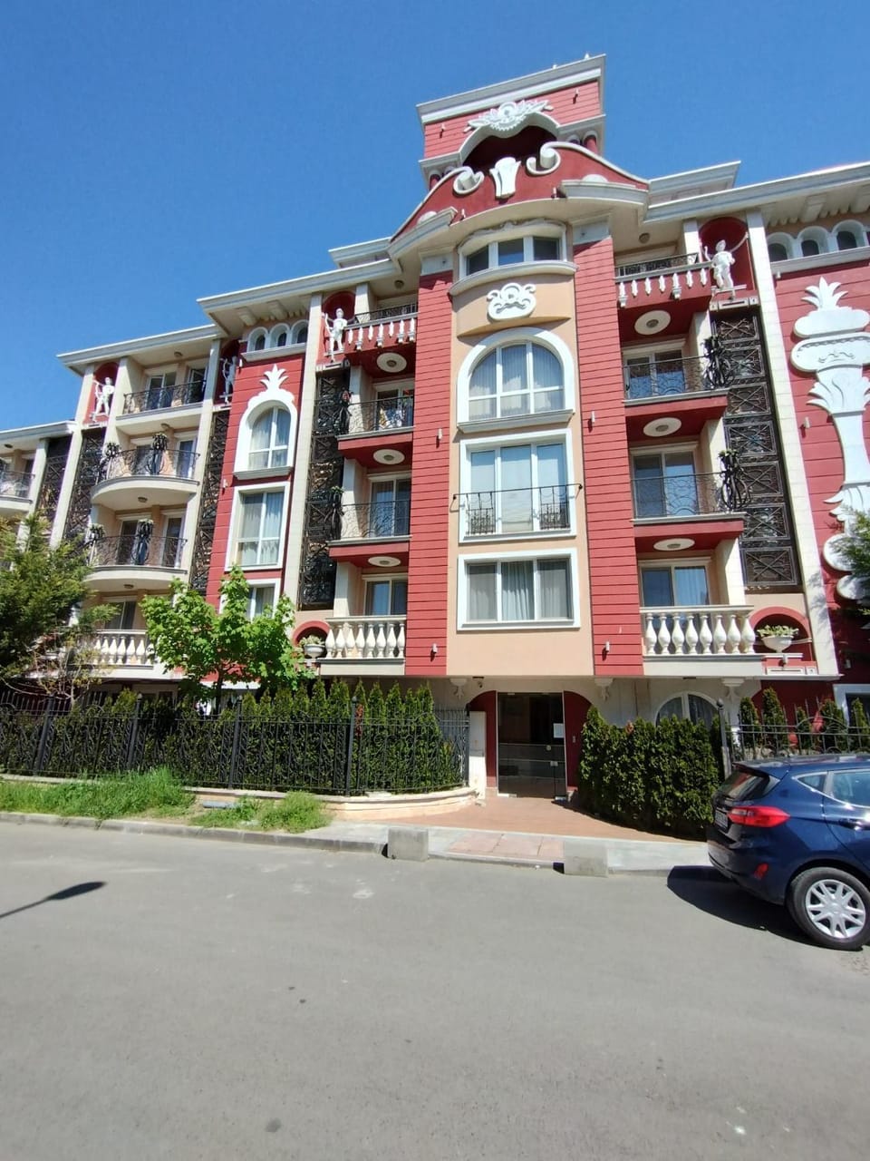 Property building, Facade/entrance