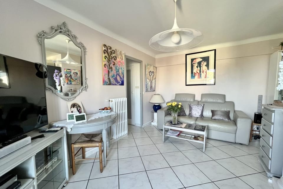 2 room apartment with sea view Apartment in Cannes