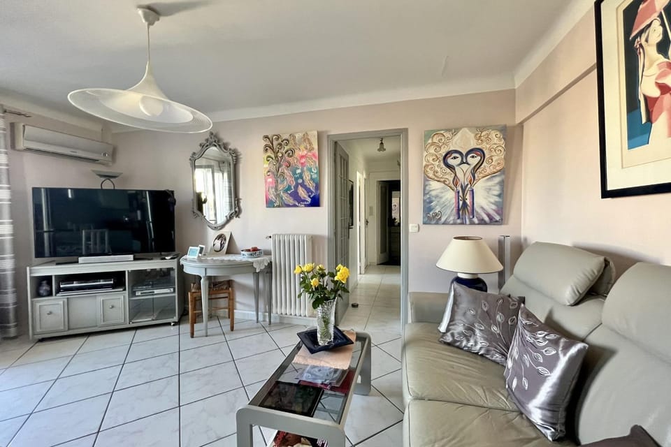 2 room apartment with sea view Apartment in Cannes