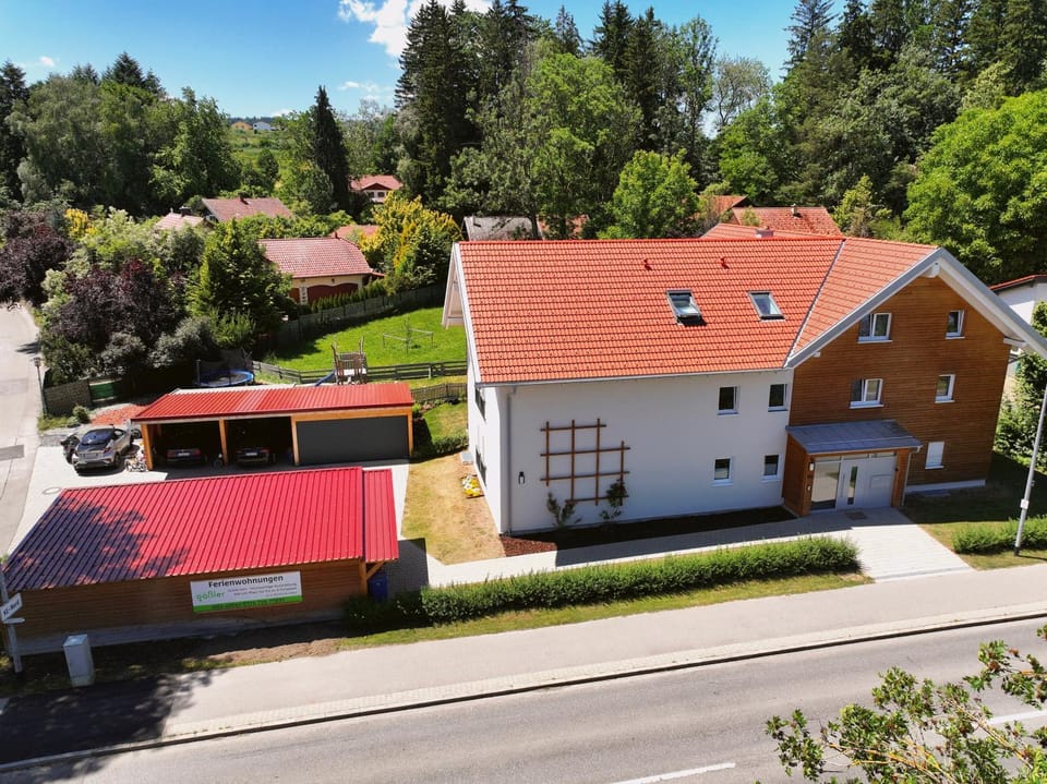 Property building, Patio, Facade/entrance, Bird's eye view, Garden, Logo/Certificate/Sign, On site, Parking