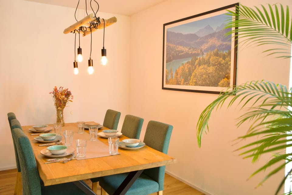 Living room, Dining area, Food