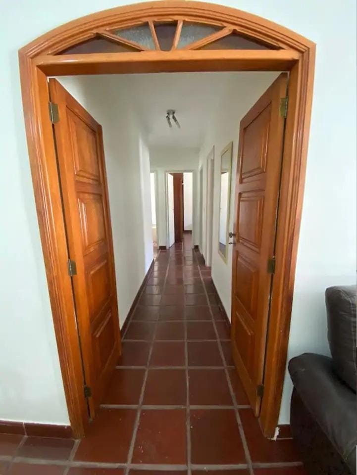 Amplo apto na Enseada a apenas 50 metros da praia Apartment in State of São Paulo