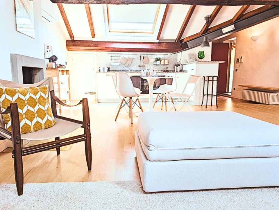Mansarda Laurent Apartment in Parma