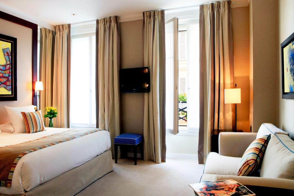 Communal lounge/ TV room, Bed, Living room, Photo of the whole room, Bedroom