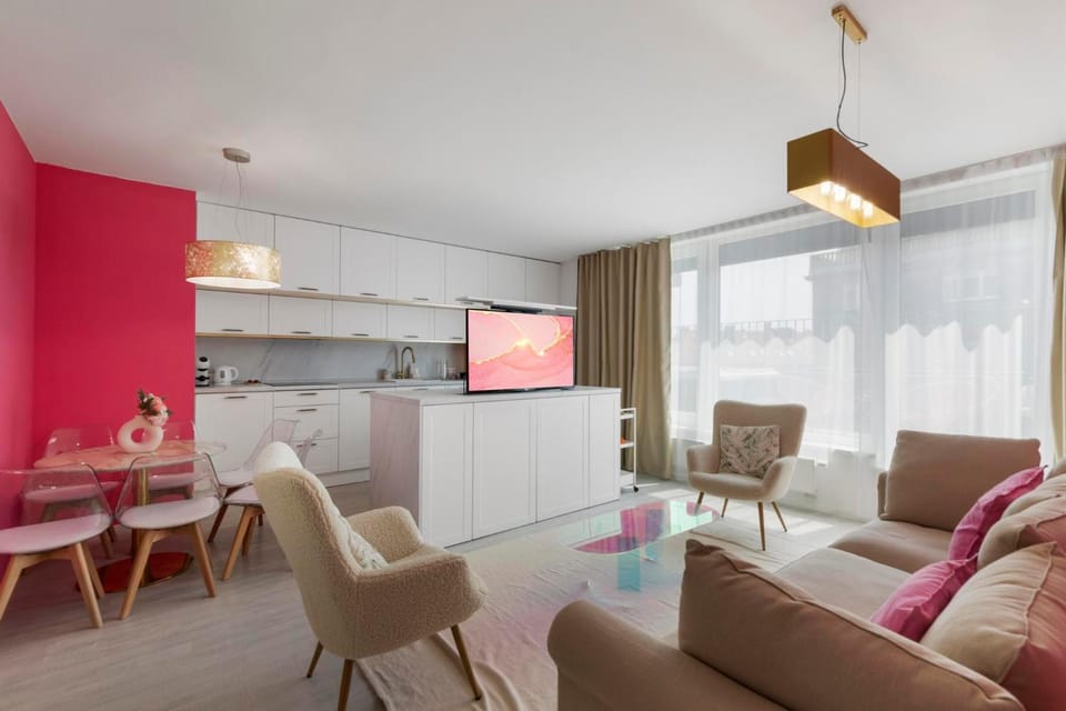 Communal lounge/ TV room, TV and multimedia, Kitchen or kitchenette, Living room, Seating area, Dining area, Evening entertainment