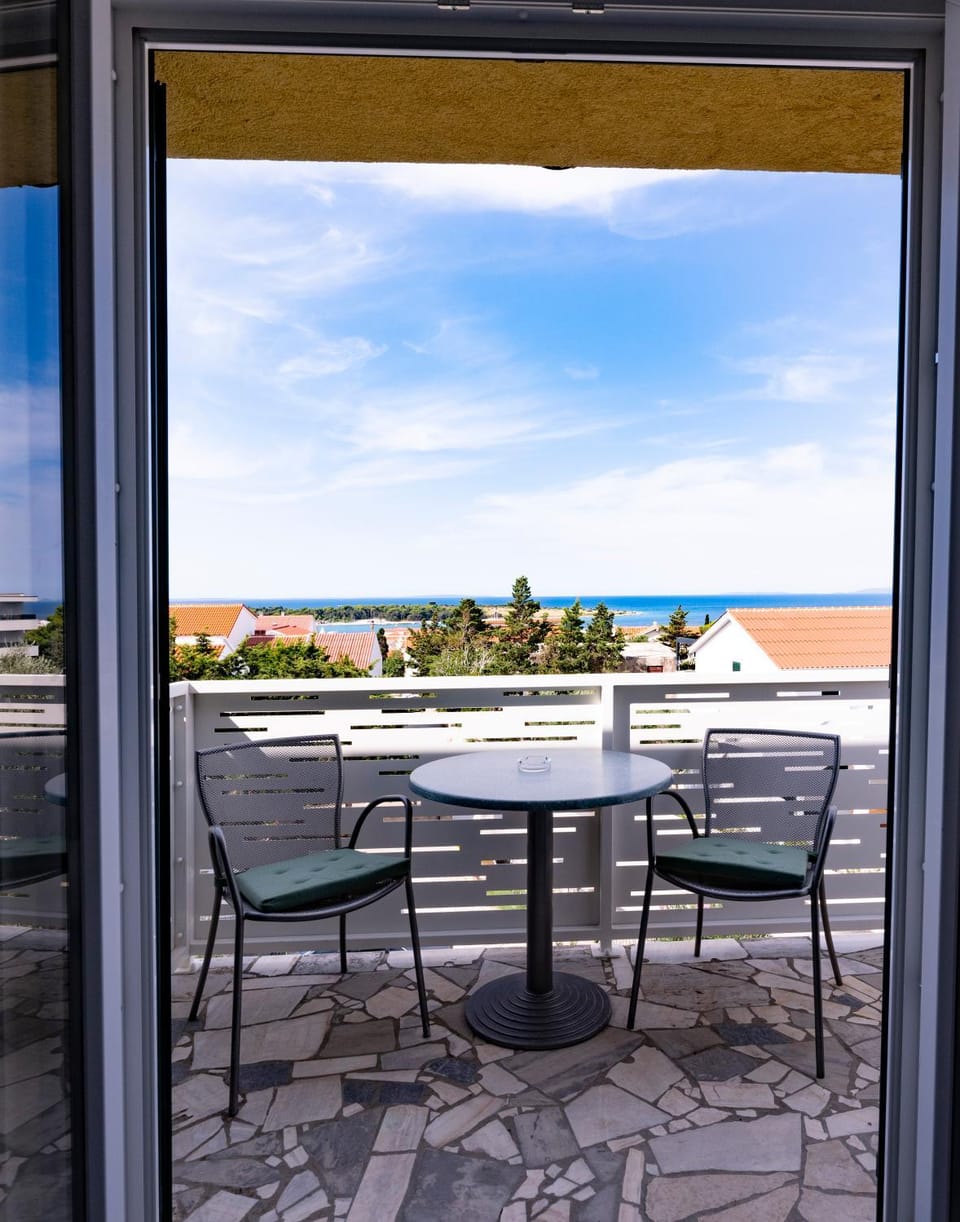 Natural landscape, Balcony/Terrace, Sea view