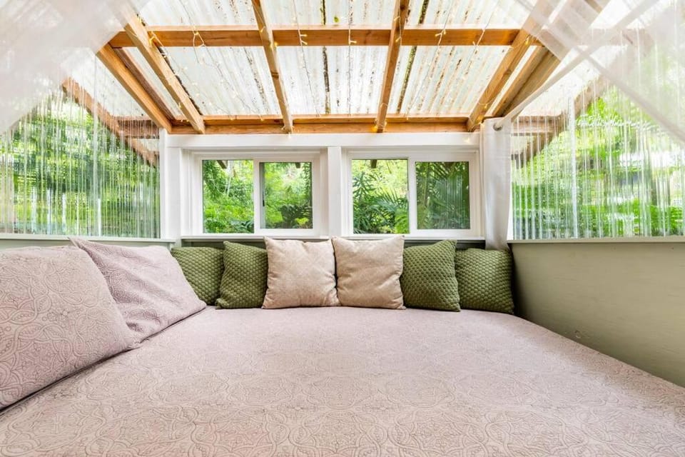 PonoMana Oasis's - Koi Cottage House in Captain Cook