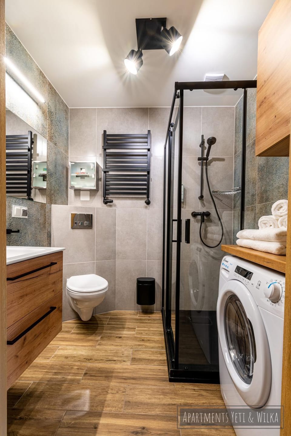 Shower, Toilet, Bathroom, towels, washing machine