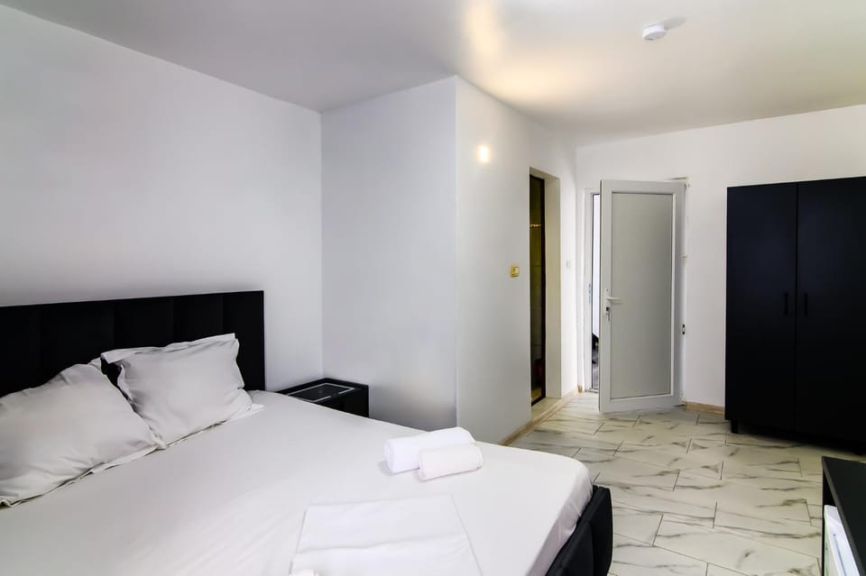 Bed, Photo of the whole room, Bedroom, towels, wardrobe