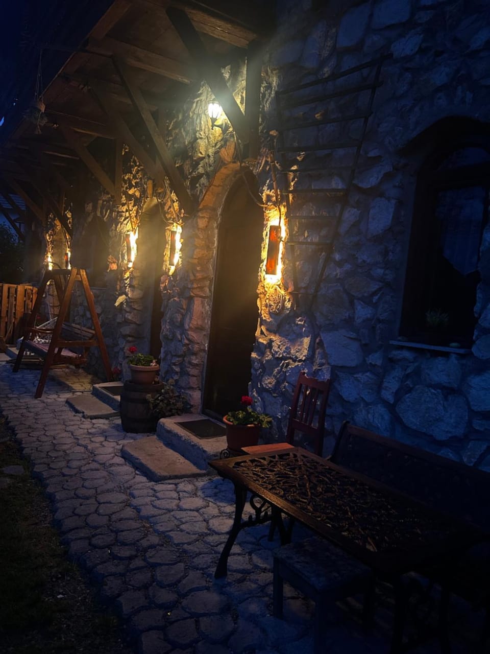 Night, Seating area