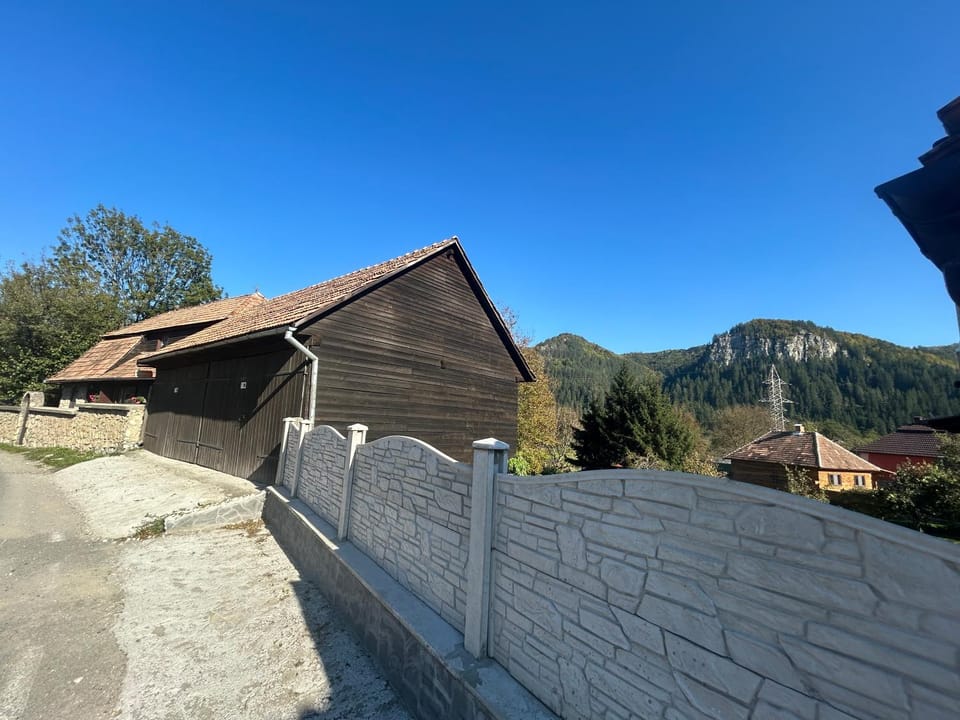 Property building, Day, Natural landscape, Mountain view