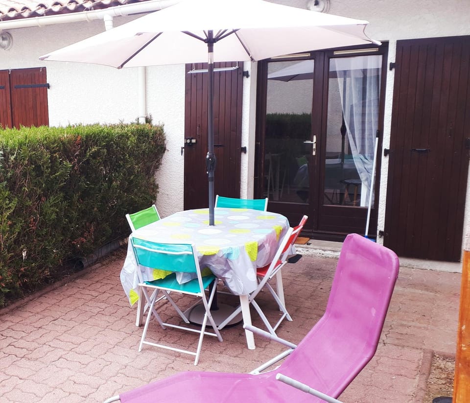 Patio, sunbed