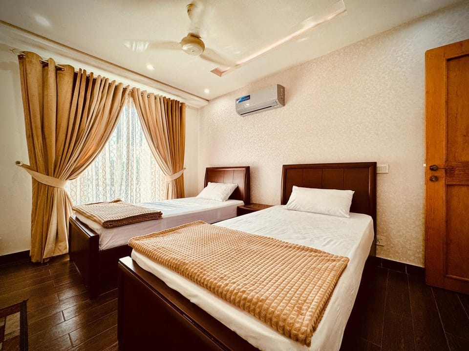 Bed, Photo of the whole room, Bedroom, air conditioner