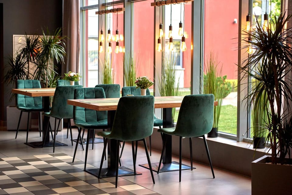 Restaurant/places to eat, Restaurant/places to eat, Seating area