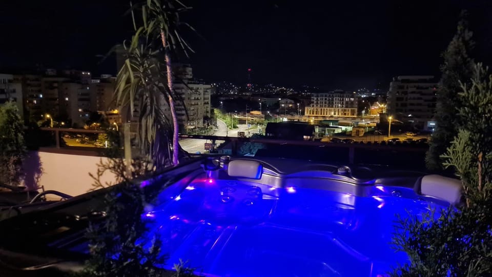 Night, Hot Tub, Hot Tub, City view, City view, Swimming pool, Swimming pool