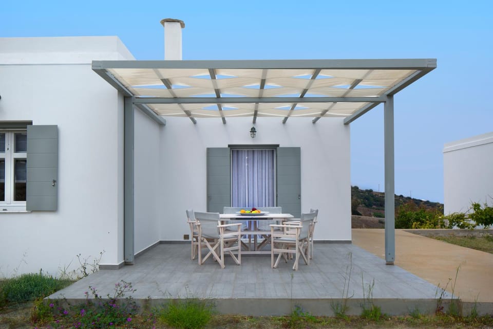 Property building, Patio, Day, Balcony/Terrace, Balcony/Terrace, Dining area