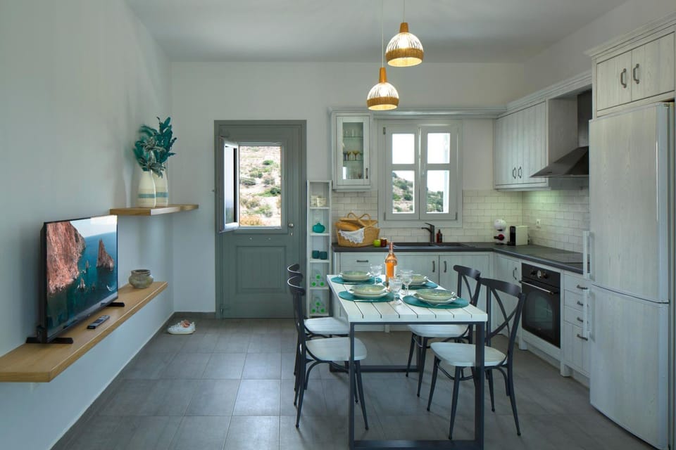 Kitchen or kitchenette, Seating area, Dining area, pet friendly