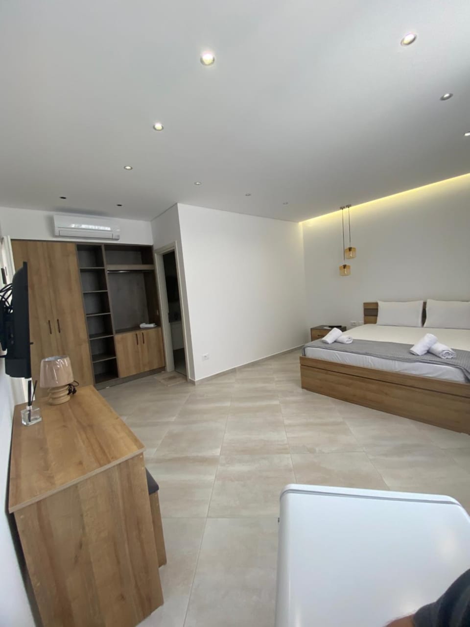Bed, TV and multimedia, Bedroom, wardrobe