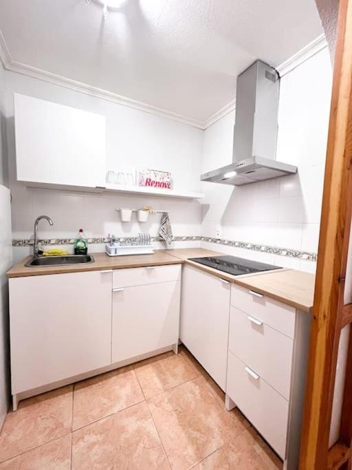 Kitchen or kitchenette, minibar, pet friendly, stove