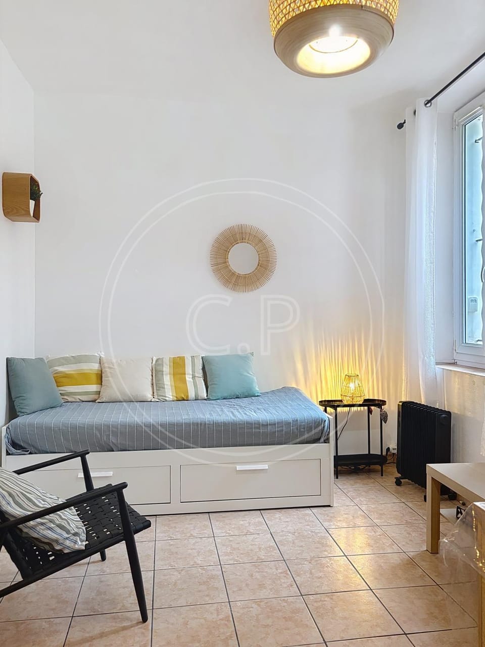 Bed, Living room