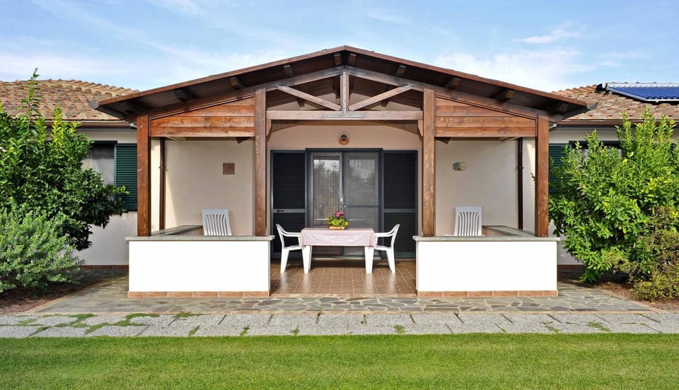 Property building, Patio, Day