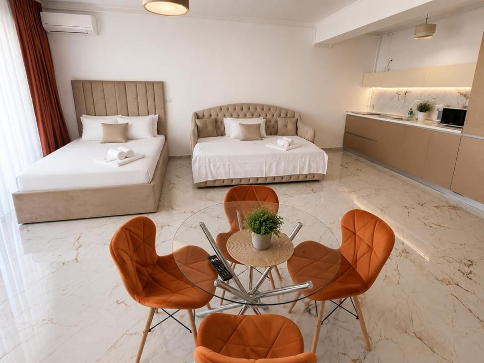 Bed, Kitchen or kitchenette, Living room, Photo of the whole room, Seating area, Dining area, Bedroom, towels, air conditioner