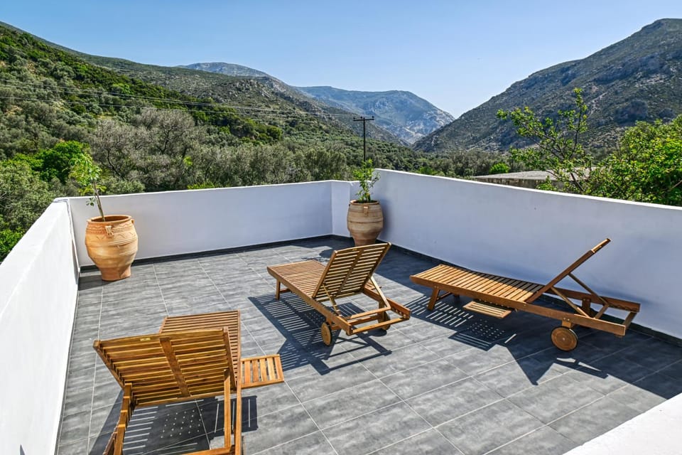 Balcony/Terrace, Mountain view, sunbed