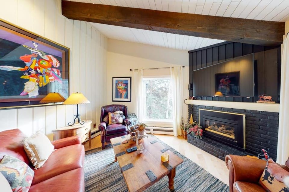 Peaceful Woodbridge Hideaway Apartment in Snowmass Village