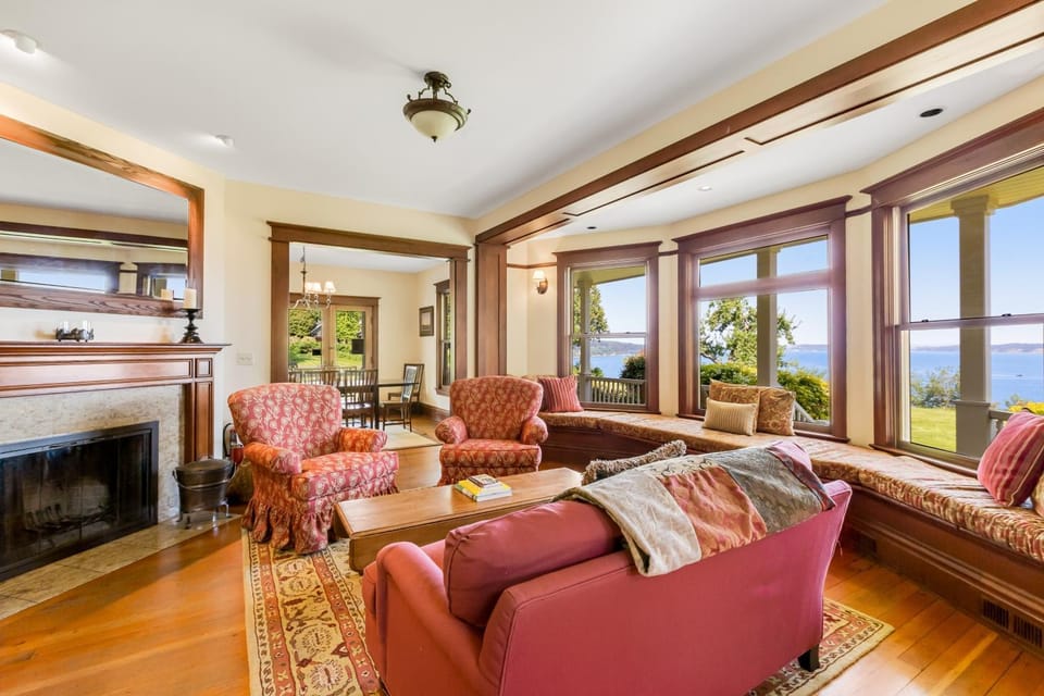 Marty's Place House in Langley