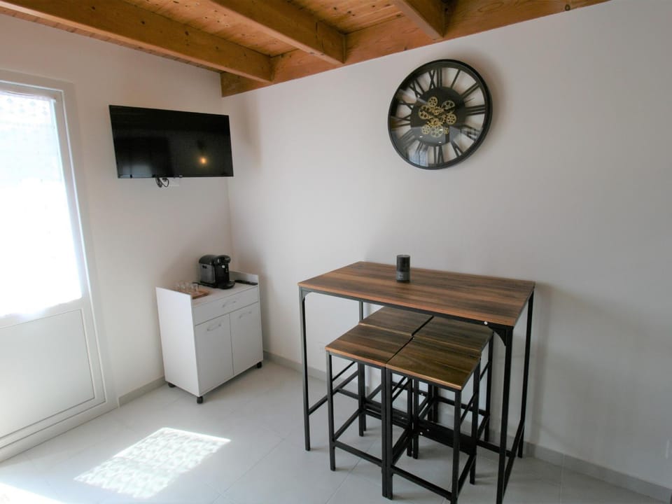 Charmant logement rénové 2/3 pers, jardin commun, 750m plage, 850m centre-ville - FR-1-22-350 House in La Tranche-sur-Mer
