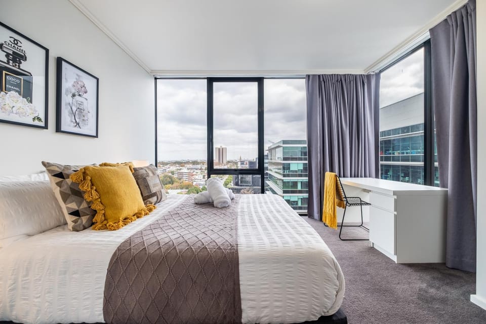 Bed, View (from property/room), Photo of the whole room, Seating area, Bedroom