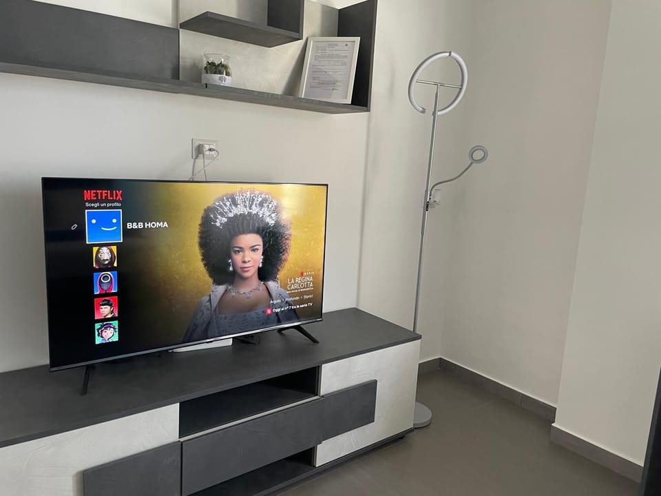 Communal lounge/ TV room, TV and multimedia, Evening entertainment