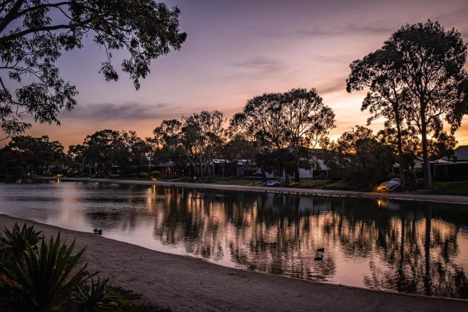 Lakefront 4 BR house at Patterson Lake WIFIBBQ House in Melbourne