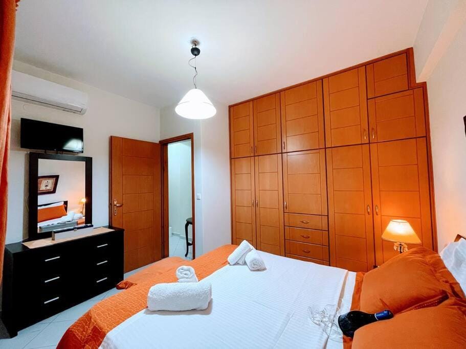 Bed, Photo of the whole room, Bedroom, wardrobe