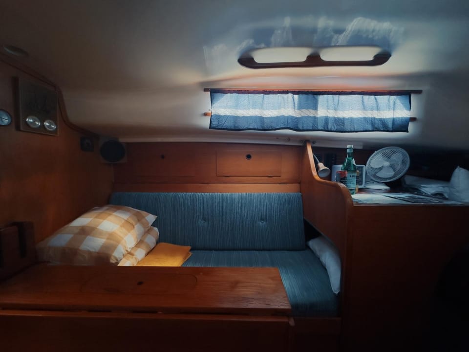 Bed, Living room, Seating area