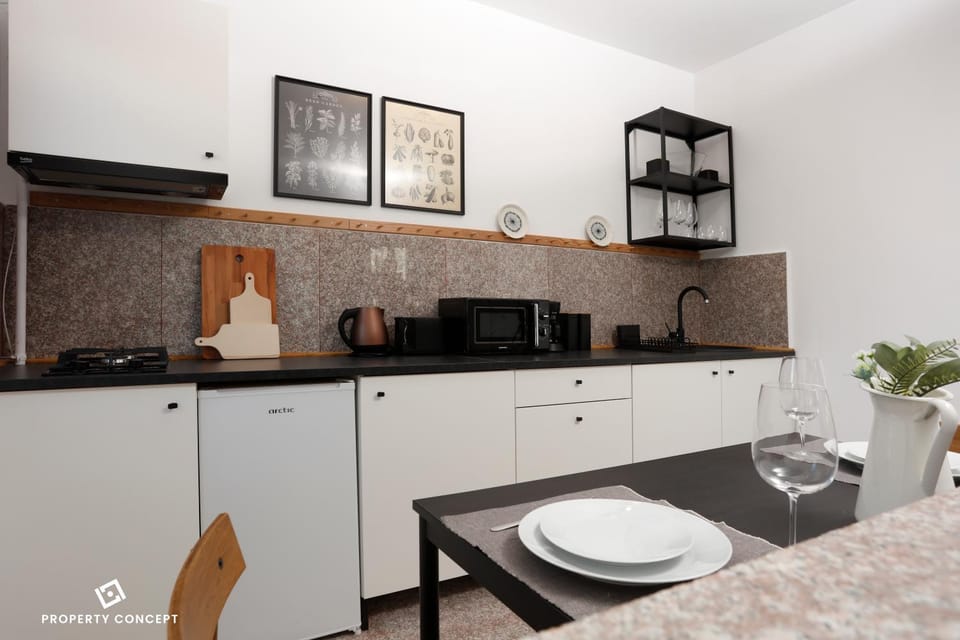 Coffee/tea facilities, Kitchen or kitchenette, Dining area, minibar, stove, toaster