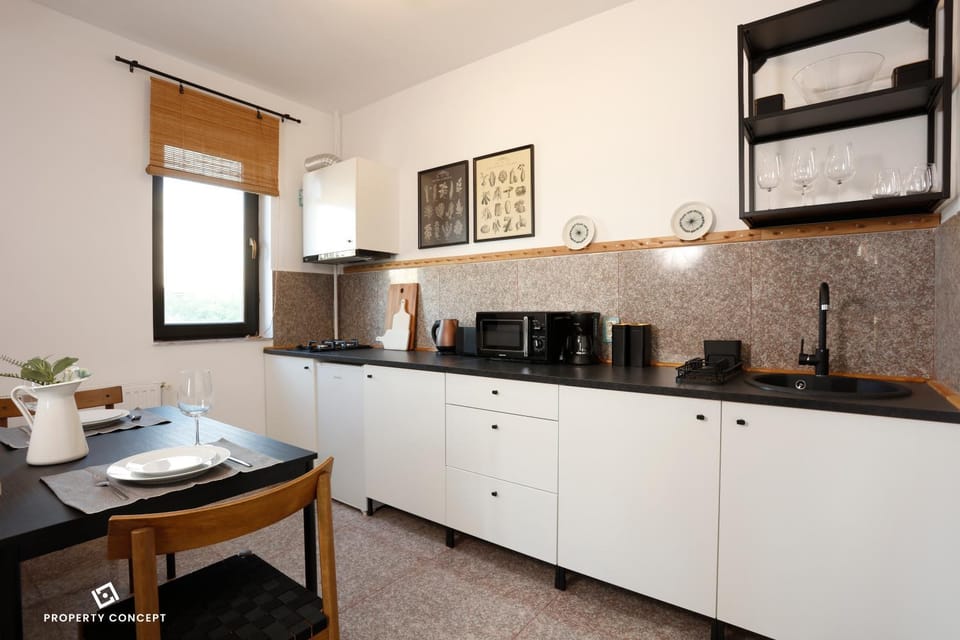 Coffee/tea facilities, Kitchen or kitchenette, Dining area, minibar, stove, toaster