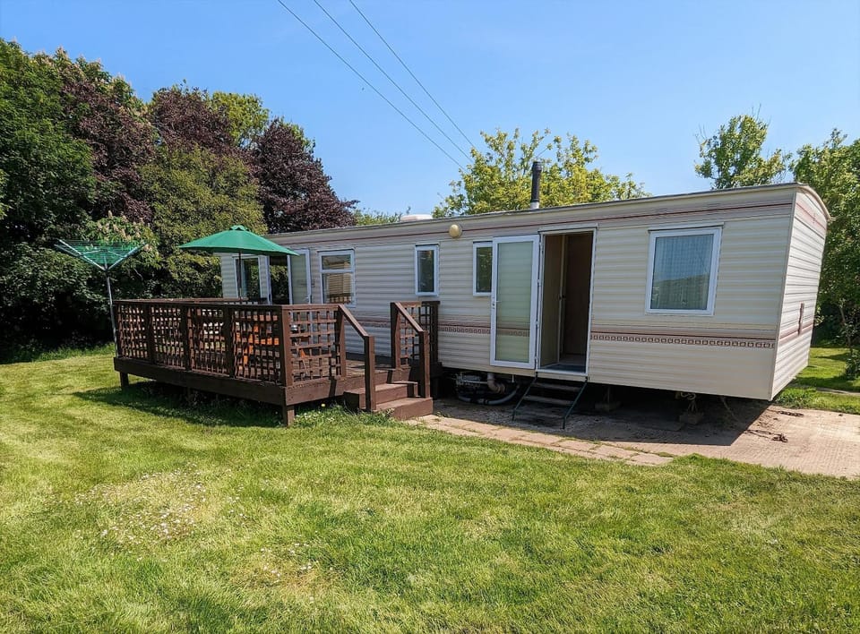 Property building, Day, Garden, Garden view