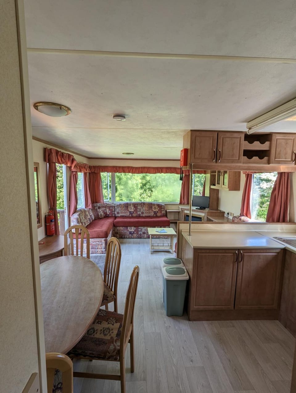 Kitchen or kitchenette, Living room, Seating area, Dining area, minibar, pet friendly, stove